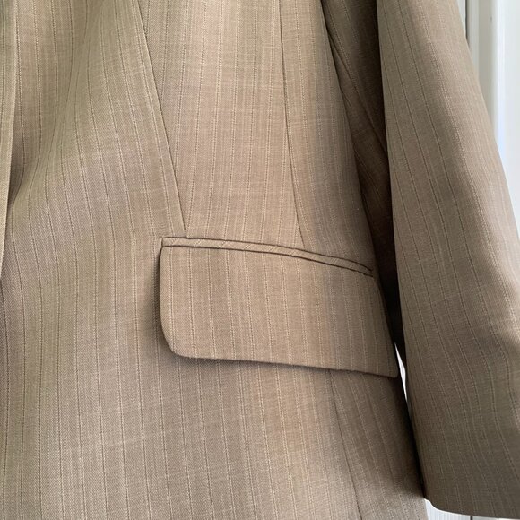 Evan Picone Beige with White Pinstripe Size 16 Suit - Picture 6 of 11
